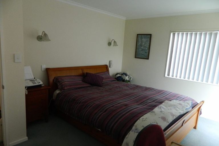 Photo of property in 41a Riverstone Road, Te Atatu Peninsula, Auckland, 0610