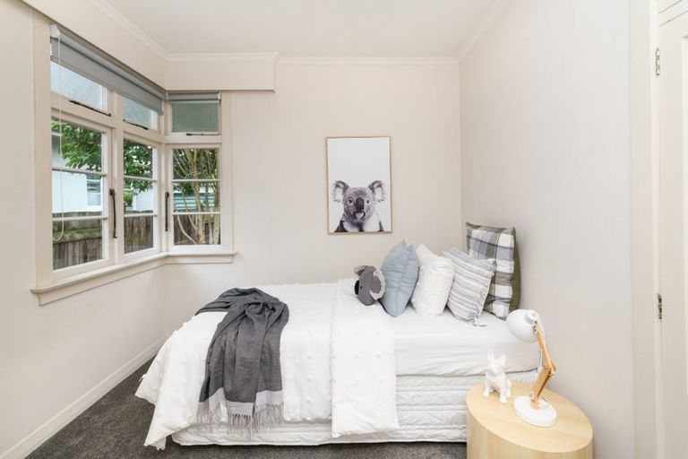 Photo of property in 32 Pahiatua Street, Hokowhitu, Palmerston North, 4410