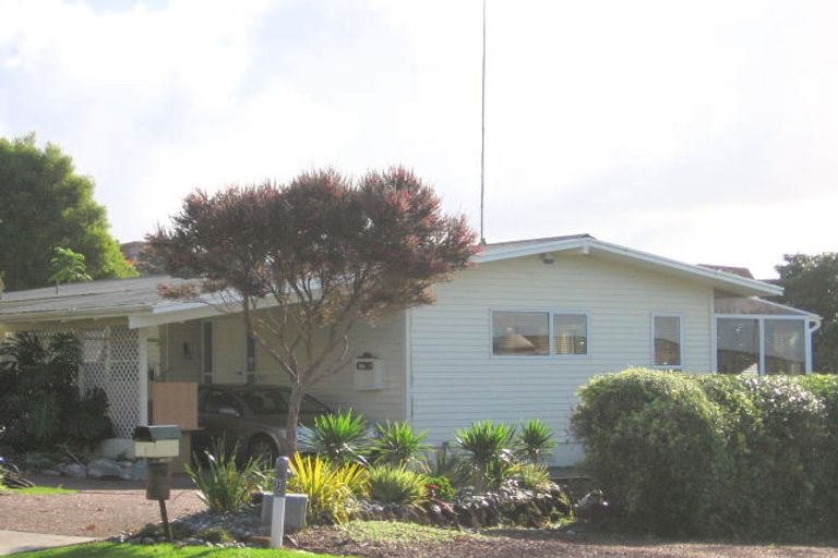 Photo of property in 4 Elgin Place, Red Beach, 0932