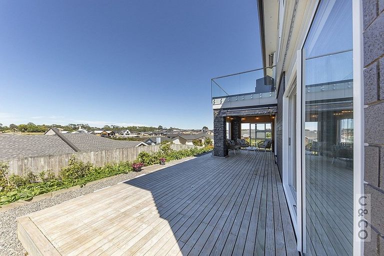 Photo of property in 2 Tauwaka Crescent, Riverhead, 0820