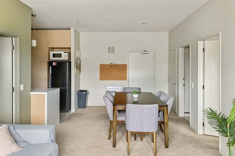 Photo of property in City Lodge Apartments, 401/115 Vivian Street, Te Aro, Wellington, 6011