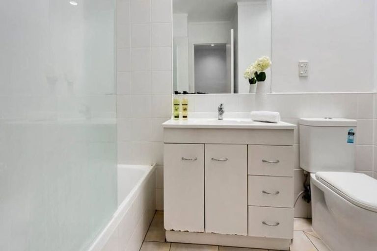 Photo of property in 2/8 Flynn Street, Birkdale, Auckland, 0626