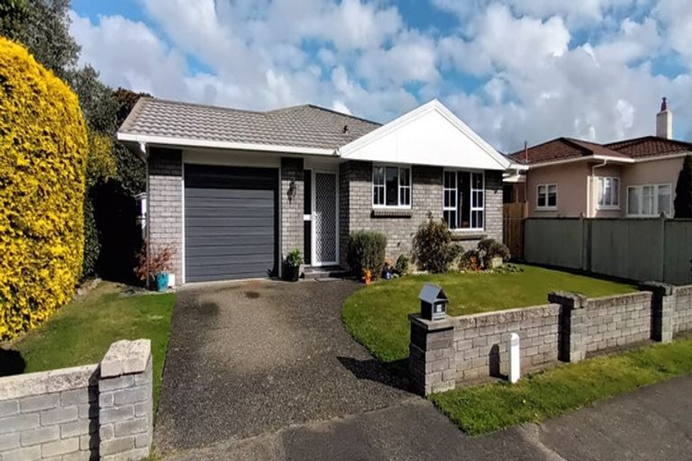 Photo of property in 111 Waterloo Crescent, Hokowhitu, Palmerston North, 4410