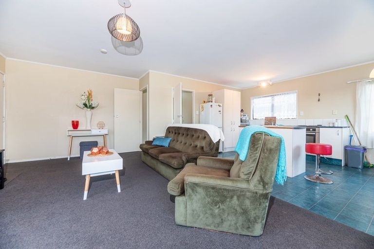 Photo of property in 60 West Harbour Drive, West Harbour, Auckland, 0618