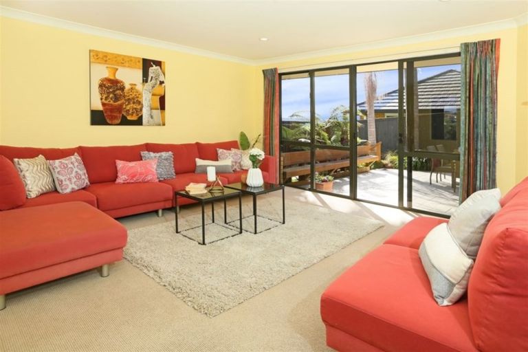 Photo of property in 1 Semillon Avenue, Henderson, Auckland, 0612