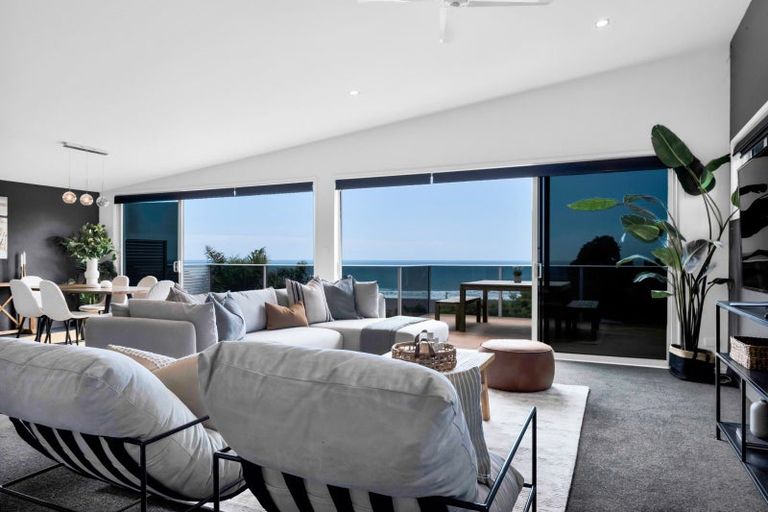 Photo of property in 14 Shearer Drive, Oakura, 4314