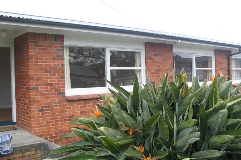 Photo of property in 28-30 Lake Pupuke Drive, Takapuna, Auckland, 0622