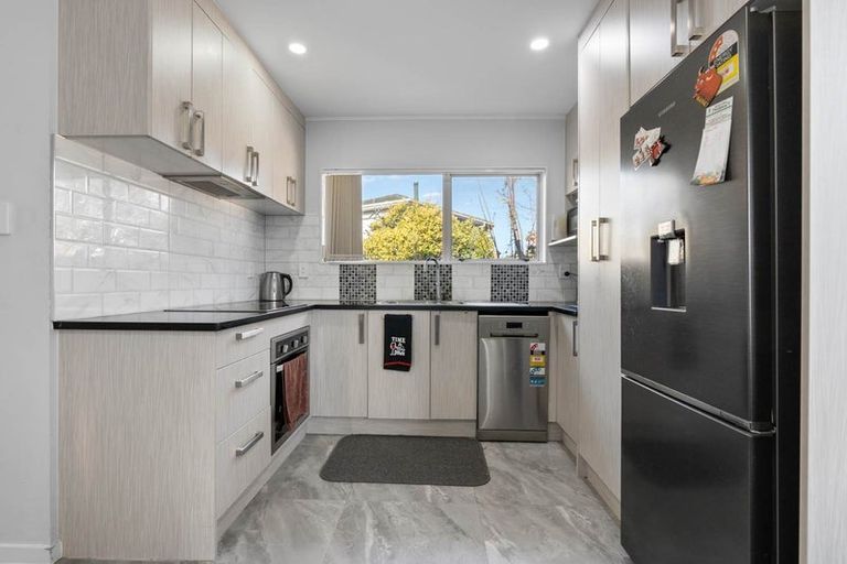 Photo of property in 2/20 Darnell Crescent, Clover Park, Auckland, 2019