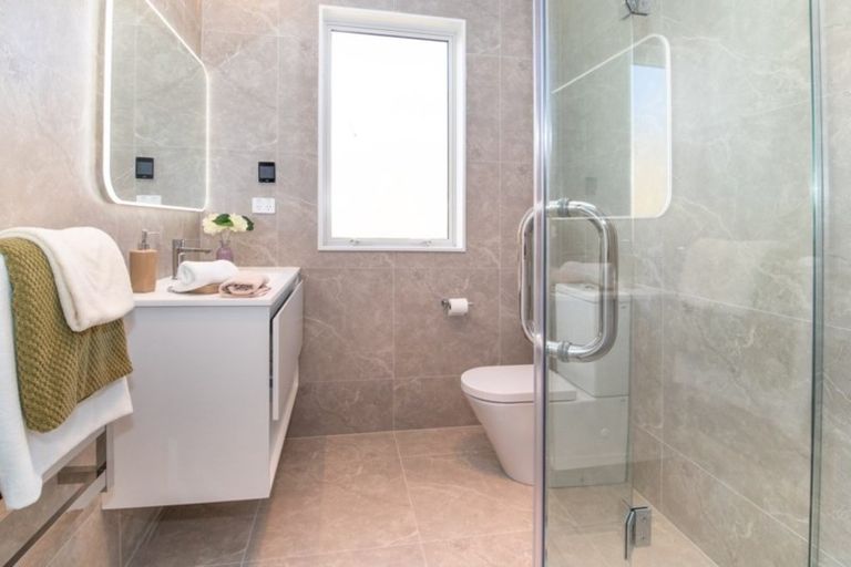 Photo of property in 104 Arran Point Parade, Orewa, 0931