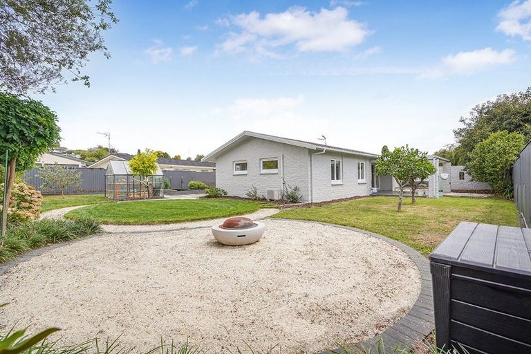 Photo of property in 13 Knightsbridge Place, Dinsdale, Hamilton, 3204