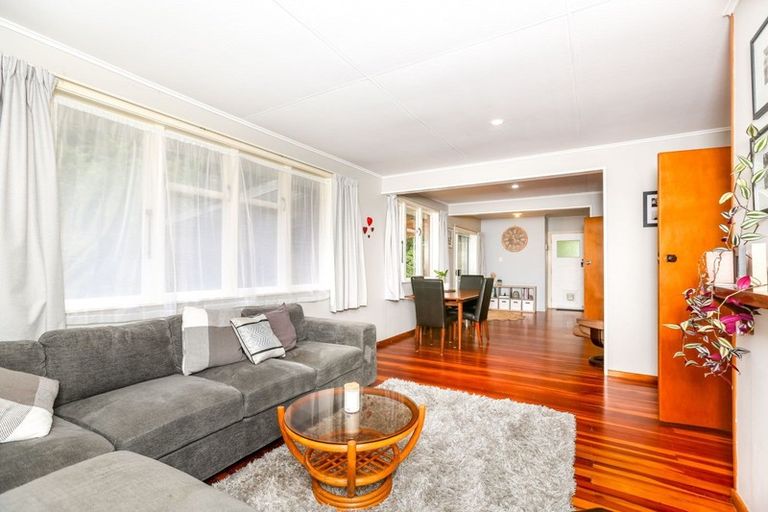 Photo of property in 1a Ward Place, Marfell, New Plymouth, 4310