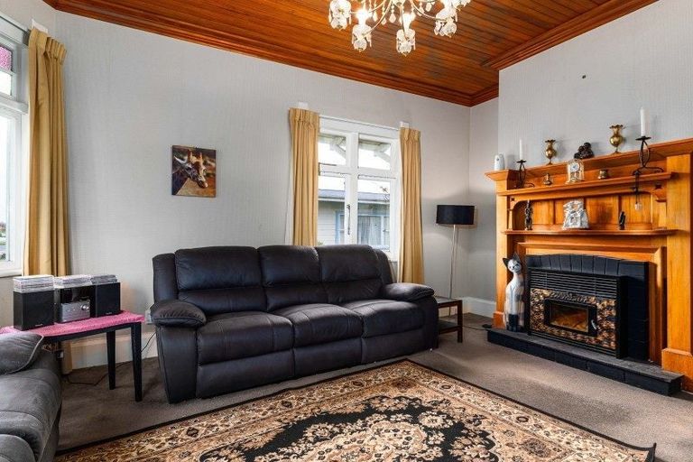 Photo of property in 44 Queen Street, Feilding, 4702