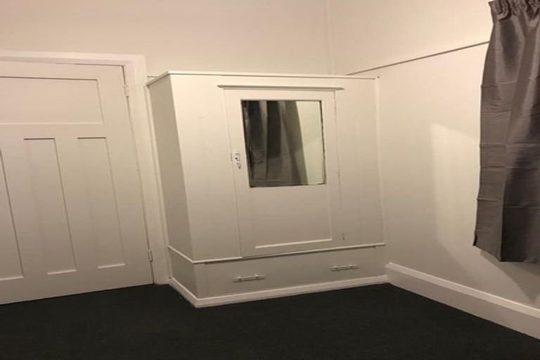 Photo of property in 17 Naughton Terrace, Kilbirnie, Wellington, 6022