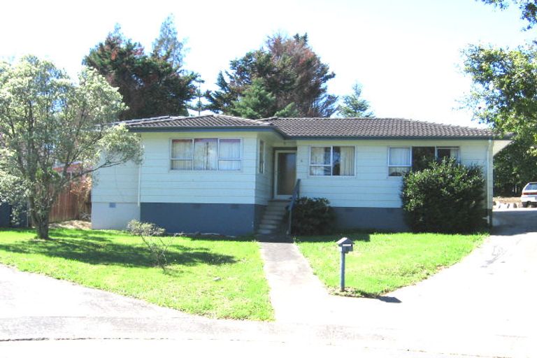 Photo of property in 8 Woodman Place, West Harbour, Auckland, 0618