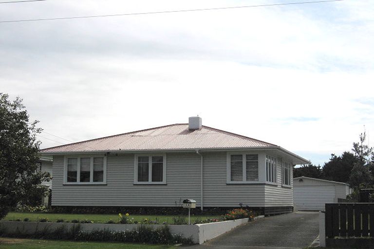 Photo of property in 14 Lee Street, Castlecliff, Whanganui, 4501