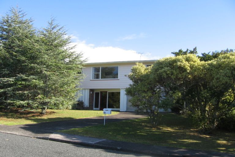 Photo of property in 13 Raymond Terrace, Northcote, Auckland, 0627
