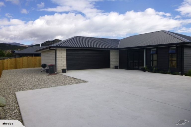 Photo of property in 14 Hebbard Court, Albert Town, Wanaka, 9305
