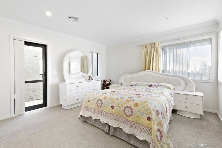 Photo of property in 142 Glanmire Road, Newlands, Wellington, 6037