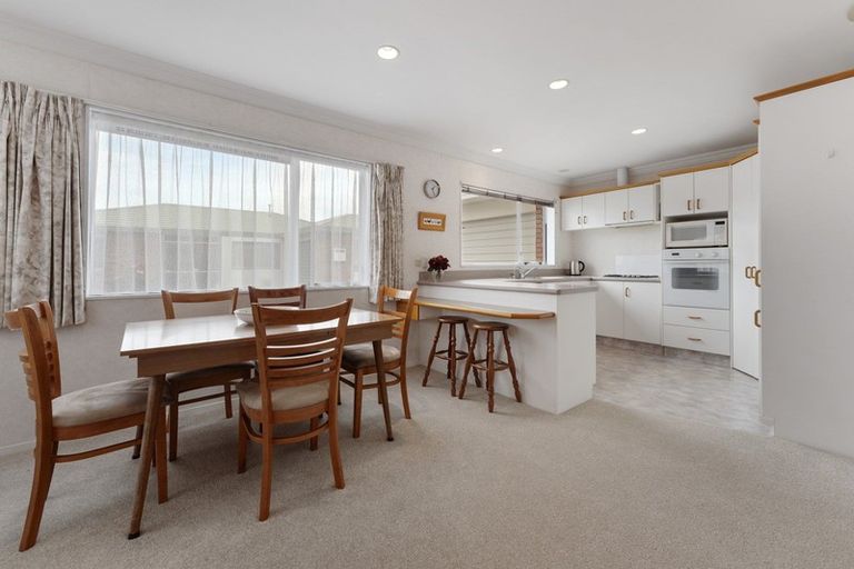 Photo of property in 2/93 Wallace Place, Westown, New Plymouth, 4310