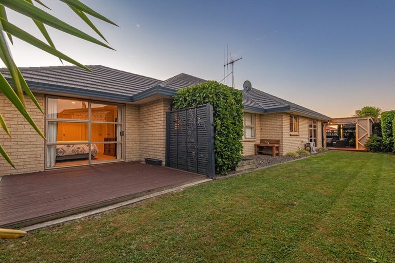 Photo of property in 6 Orlando Way, Kelvin Grove, Palmerston North, 4414