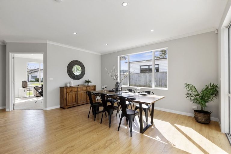 Photo of property in 6 Coote Way, Kumeu, 0810