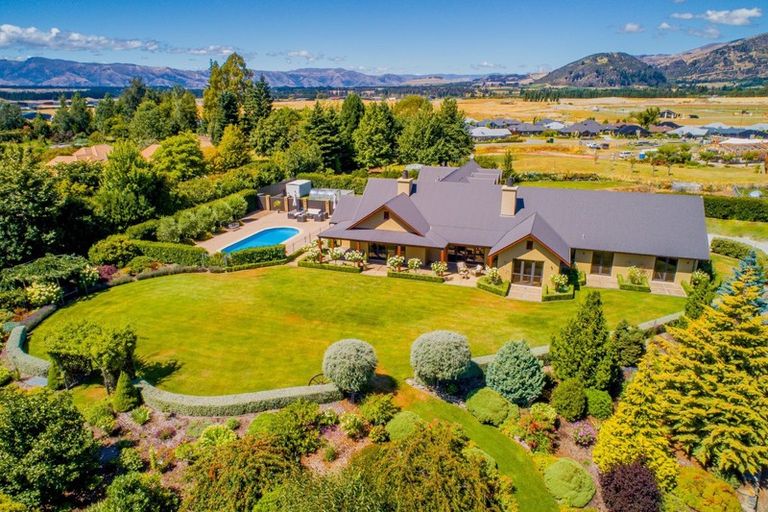 Photo of property in 24 Golf Course Road, Wanaka, 9305