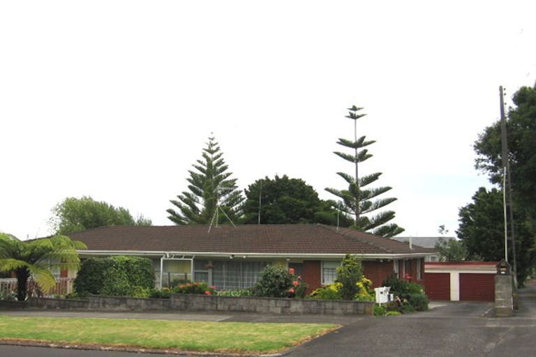 Photo of property in 2/62 Moana Avenue, One Tree Hill, Auckland, 1061