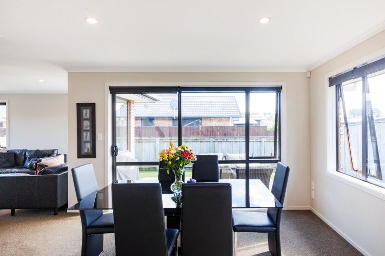 Photo of property in 16 Lorenzo Place, Kelvin Grove, Palmerston North, 4414