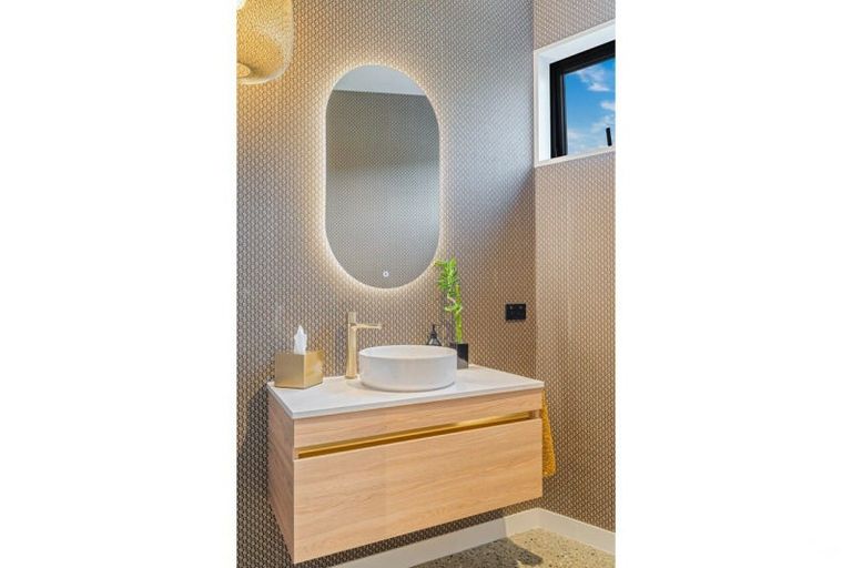 Photo of property in 11 Sapphire Spring Rise, Wanaka, 9305
