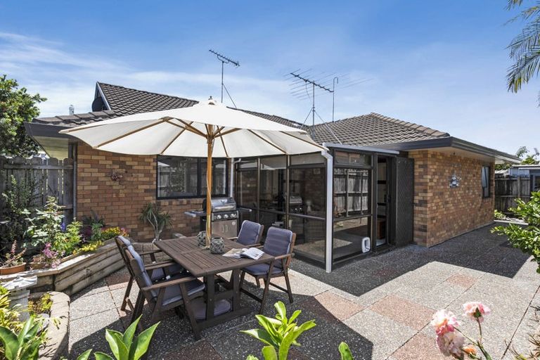 Photo of property in 1/6 Marbeth Court, Botany Downs, Auckland, 2010