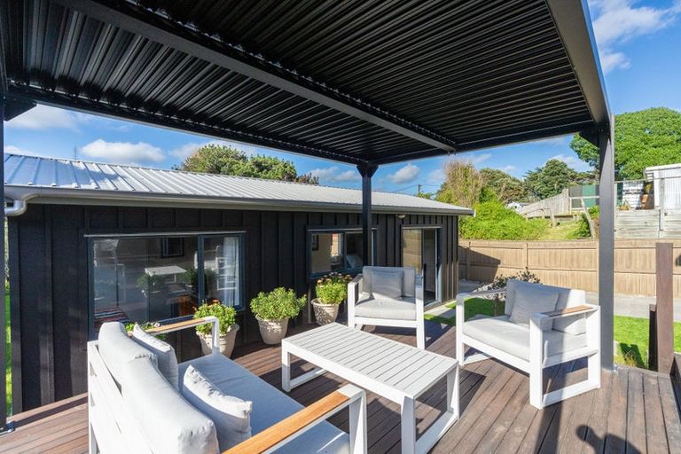 Photo of property in 6 Kent Avenue, Waitarere Beach, Levin, 5510