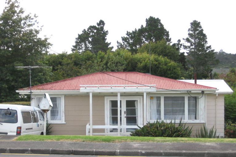 Photo of property in 216 Beach Haven Road, Beach Haven, Auckland, 0626
