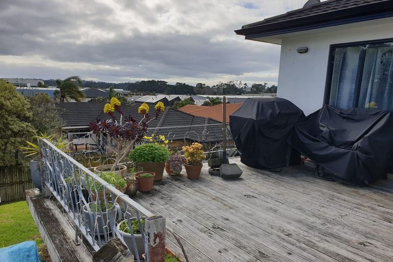 Photo of property in 12 Black Teal Close, Unsworth Heights, Auckland, 0632