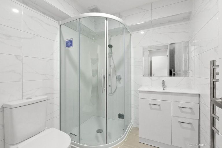 Photo of property in 142 Glanmire Road, Newlands, Wellington, 6037