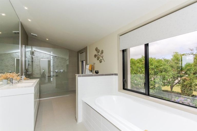 Photo of property in 61 Shelter Grove, Frankleigh Park, New Plymouth, 4310