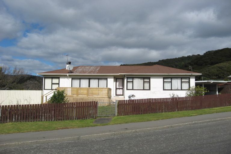 Photo of property in 5 Puriri Street, Wainuiomata, Lower Hutt, 5014