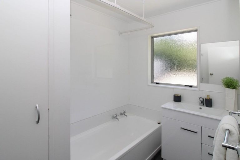 Photo of property in 17 Baillie Crescent, Carterton, 5713