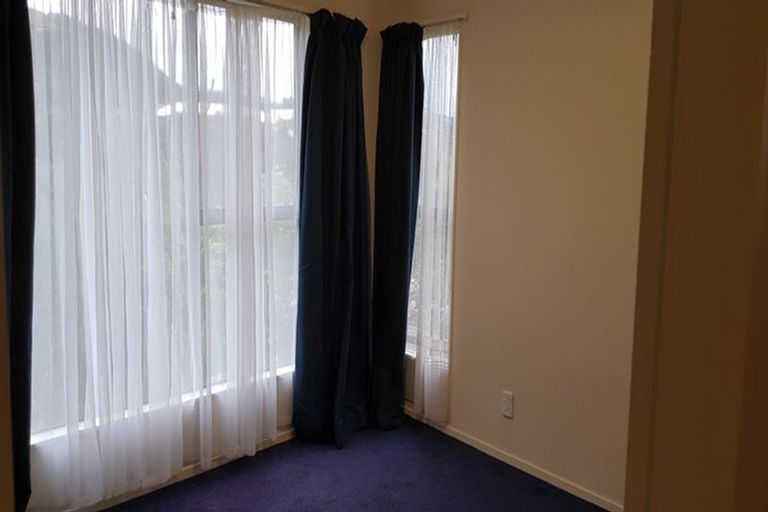 Photo of property in 2 Kekeno Grove, Tirohanga, Lower Hutt, 5010