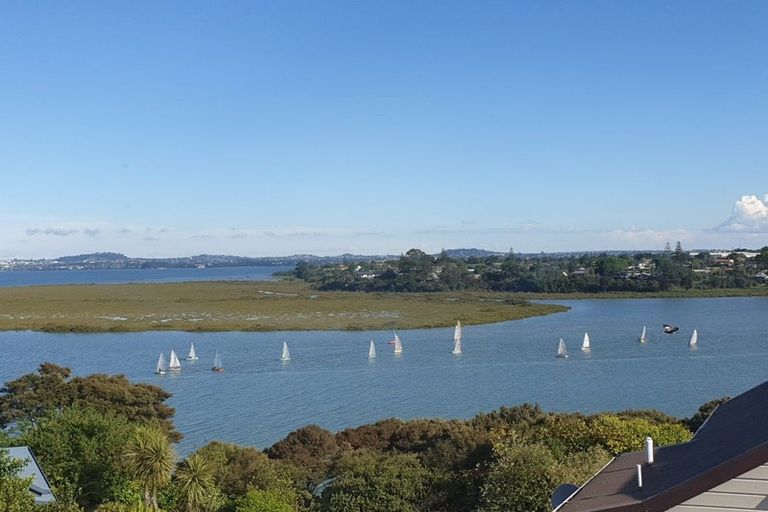 Photo of property in 17a Constable Lane, West Harbour, Auckland, 0618