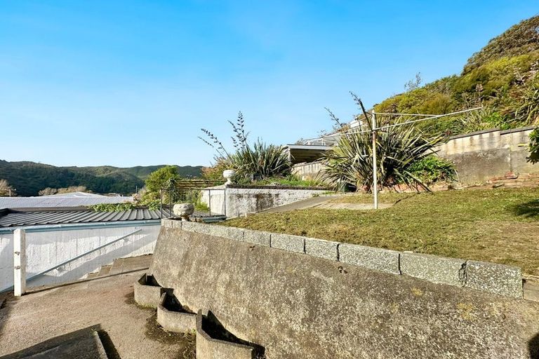Photo of property in 216 Waddington Drive, Naenae, Lower Hutt, 5011