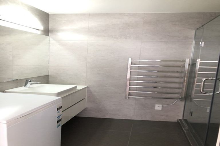 Photo of property in 9 Para Close, Fairview Heights, Auckland, 0632