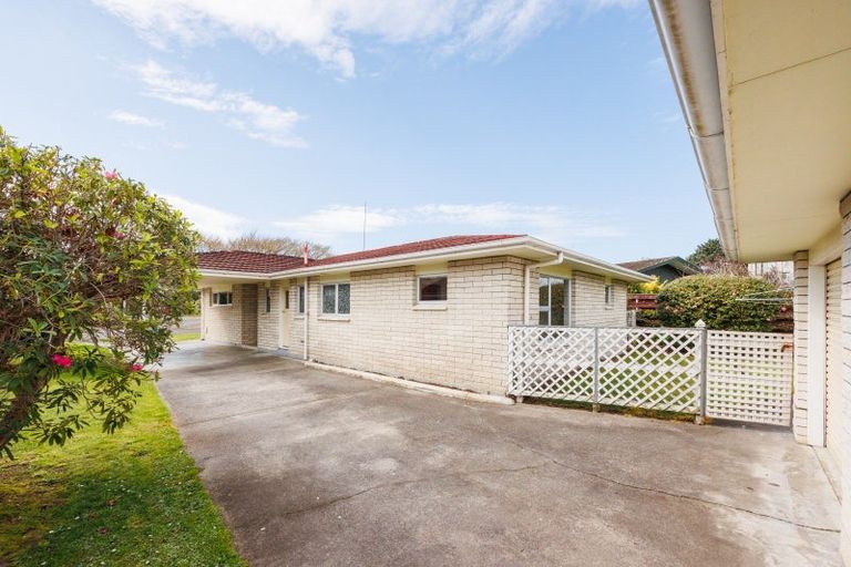 Photo of property in 16 Cecil Place, Cloverlea, Palmerston North, 4412