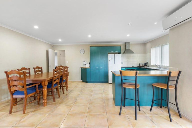 Photo of property in 2 Brosna Place, East Tamaki, Auckland, 2016