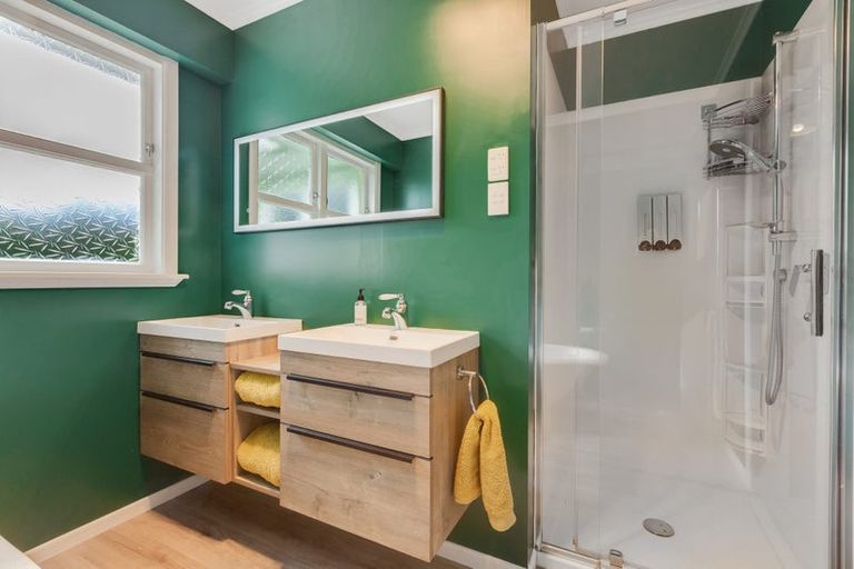 Photo of property in 39 Saint Johns Terrace, Tawa, Wellington, 5028