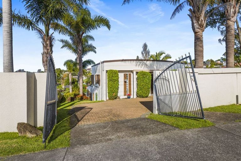 Photo of property in 689 Beach Road, Rothesay Bay, Auckland, 0630