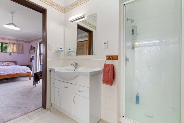 Photo of property in 4 Cemetery Road, Waiuku, 2123