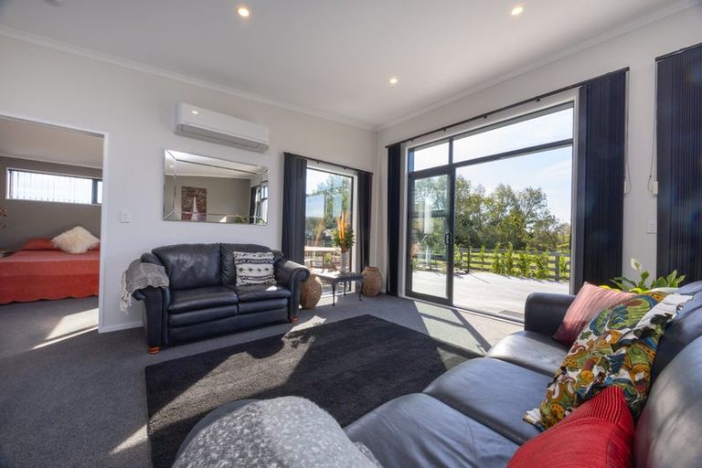 Photo of property in 567 Lethbridge Road, Halcombe, 4775