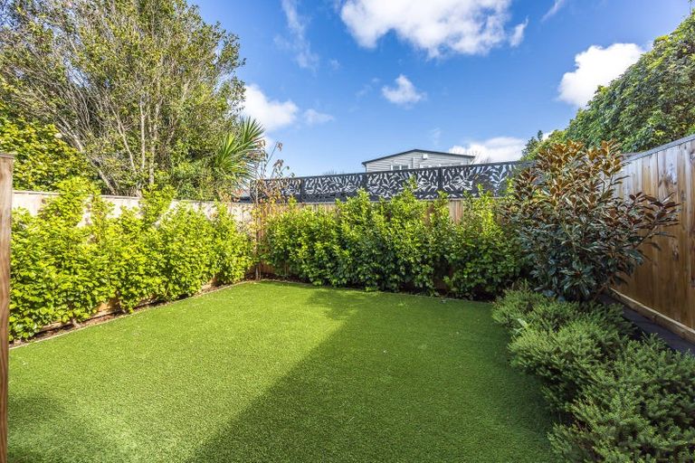 Photo of property in 11/10 Fathom Place, Te Atatu Peninsula, Auckland, 0610