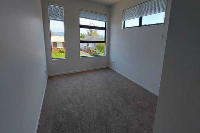 Photo of property in 20a Mackenzie Street, Te Atatu South, Auckland, 0610