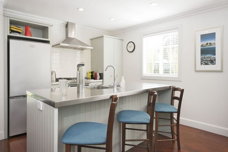 Photo of property in 16 Chapel Street, Russell, 0202